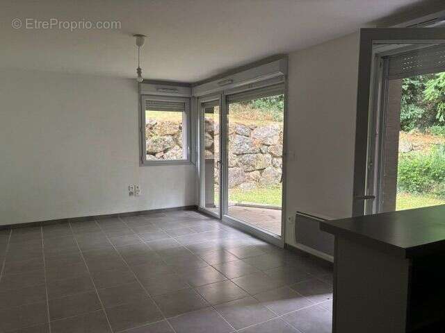 Appartement T3, terrasse, Jardin, parking, idéalement situé - photo 2