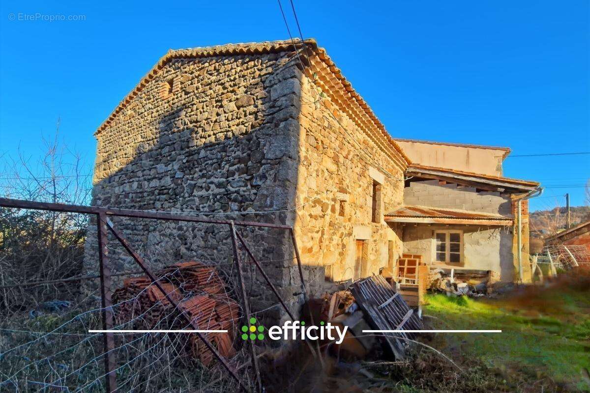 Maison à MONTMORIN