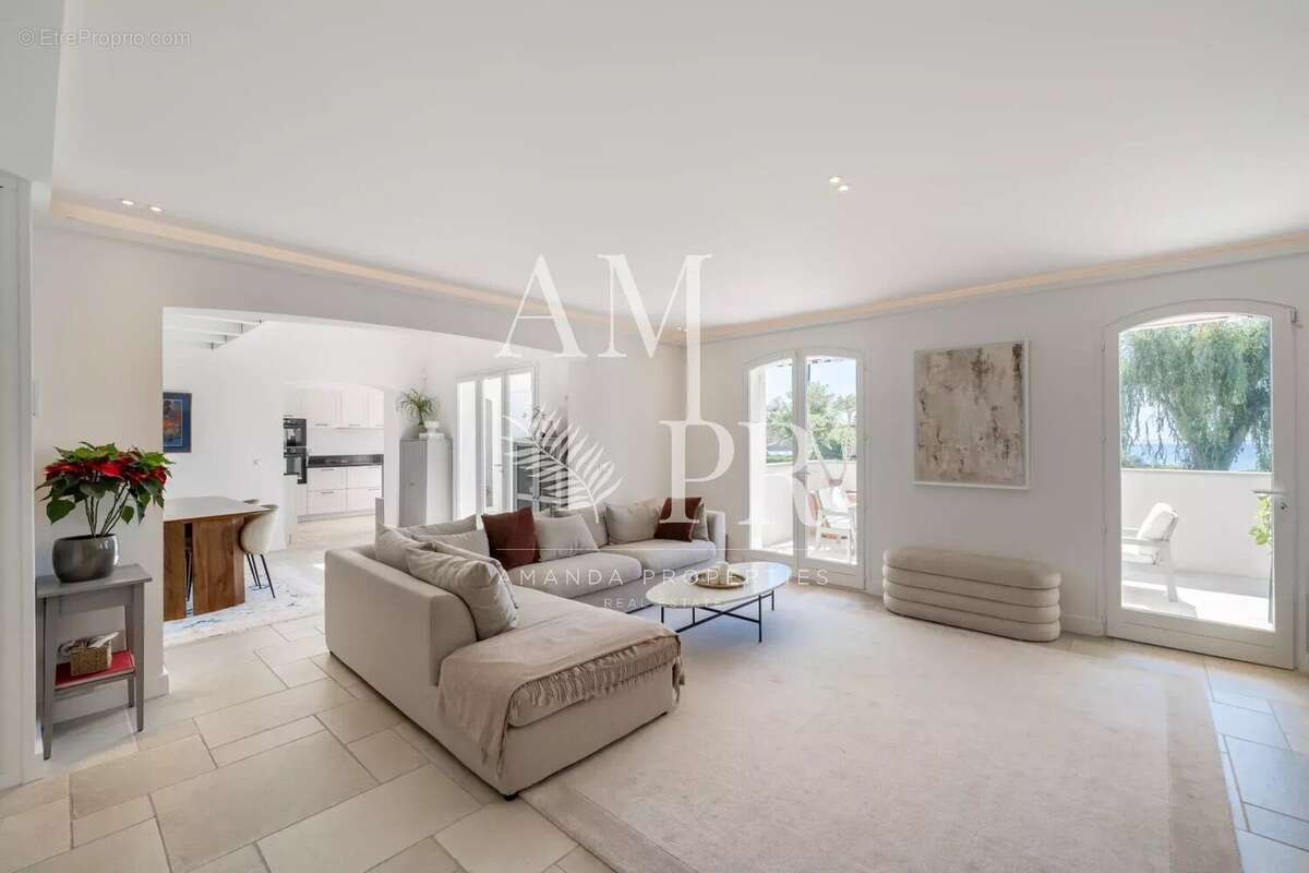 Cannes Californie – Élégance Contemporaine et Vue Mer d’Exception dans un Domaine Privé - photo 10