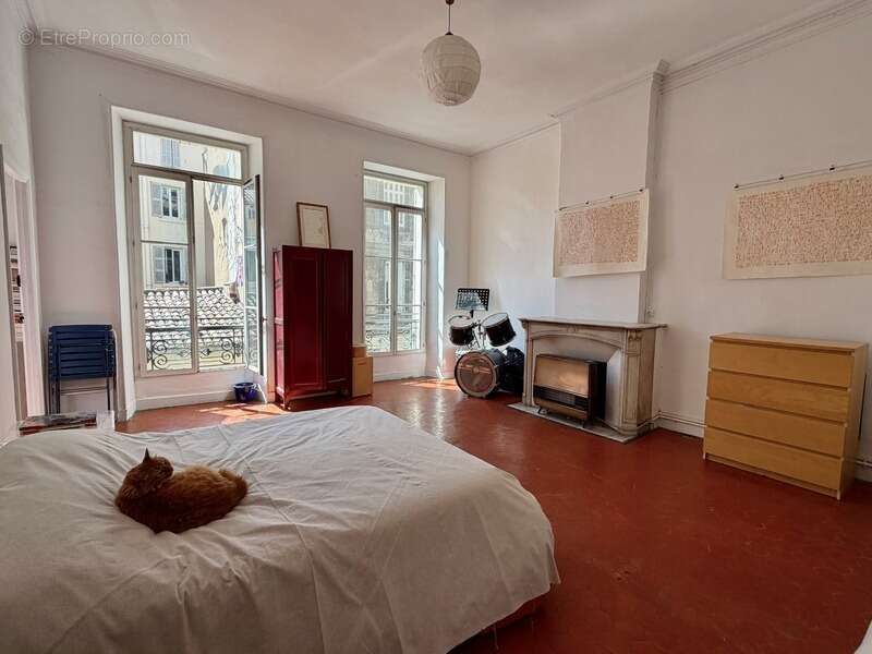 Appartement à MARSEILLE-1E