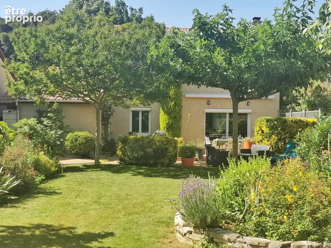 Maison familiale avec jardin paysager - photo 6