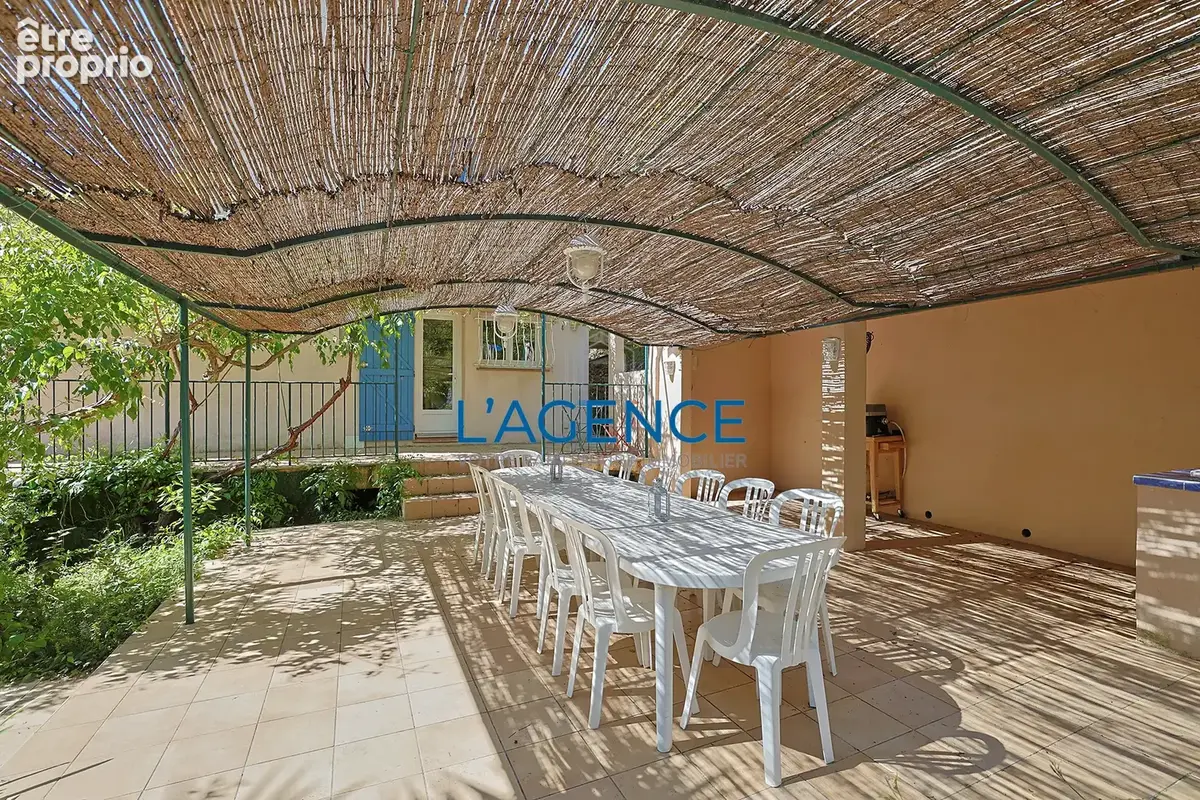 CARQUEIRANNE VILLA 233m2 - 8 Chambres  - Terrain 7023m avec piscine - photo 6
