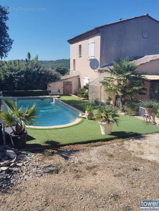 Maison à LUSSAN