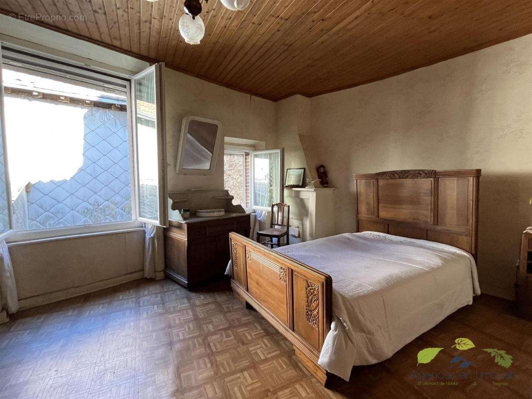 Maison à SAINT-LEONARD-DE-NOBLAT