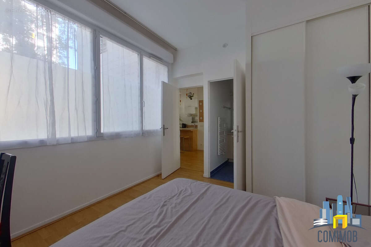 Appartement à COURBEVOIE