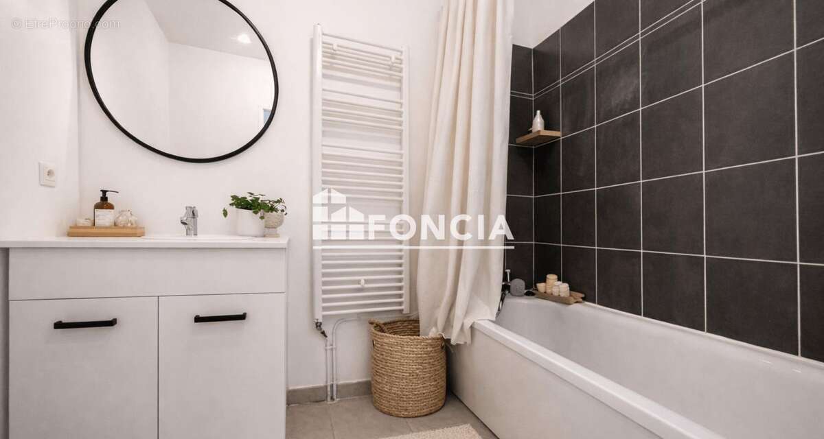 Maison à LA RIVIERE-SAINT-SAUVEUR