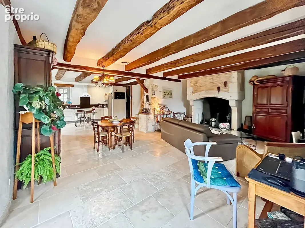 A VENDRE - Superbe maison en pierre avec dépendance et piscine - photo 8