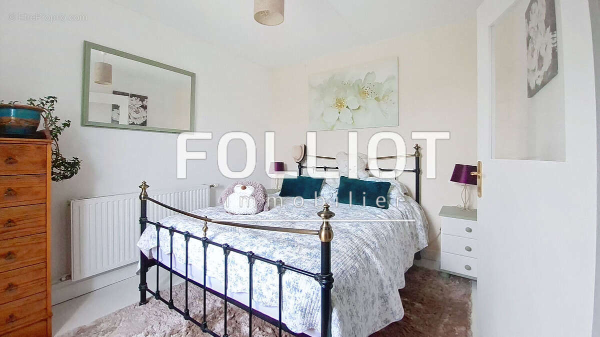 Maison à SAINT-GEORGES-DE-LIVOYE