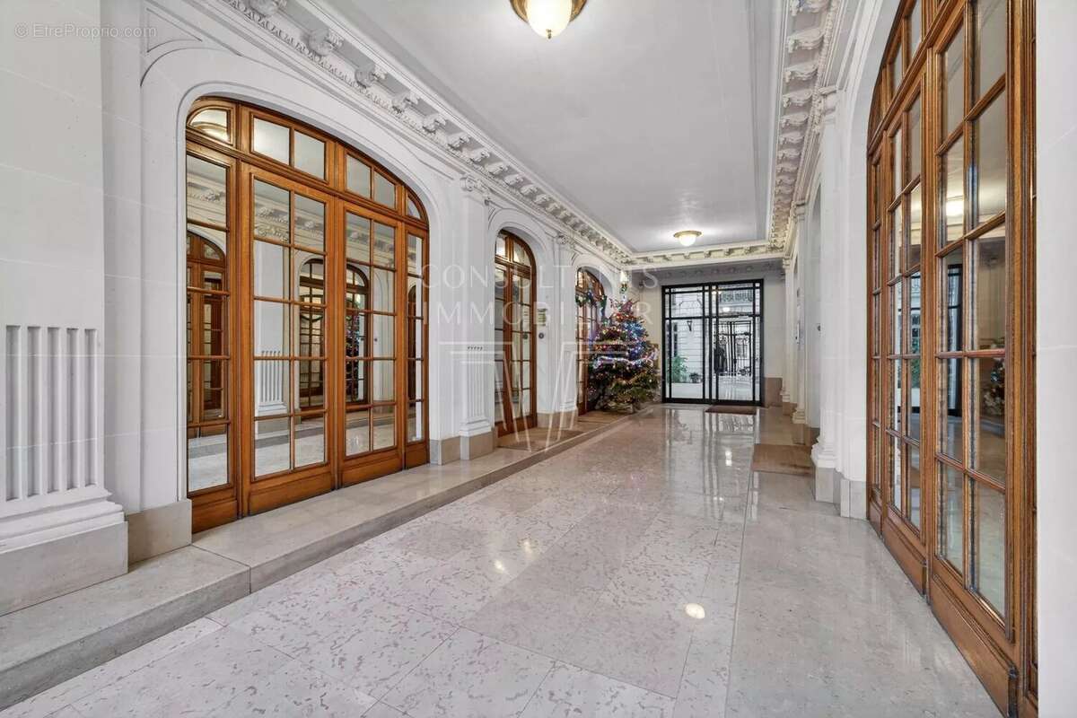 Appartement à PARIS-17E