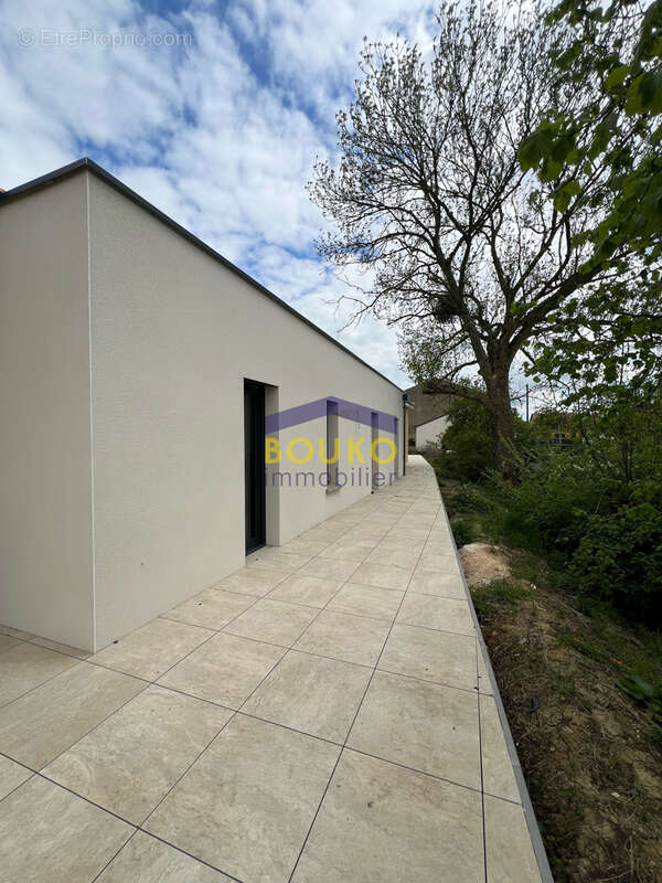 Maison à REMEREVILLE