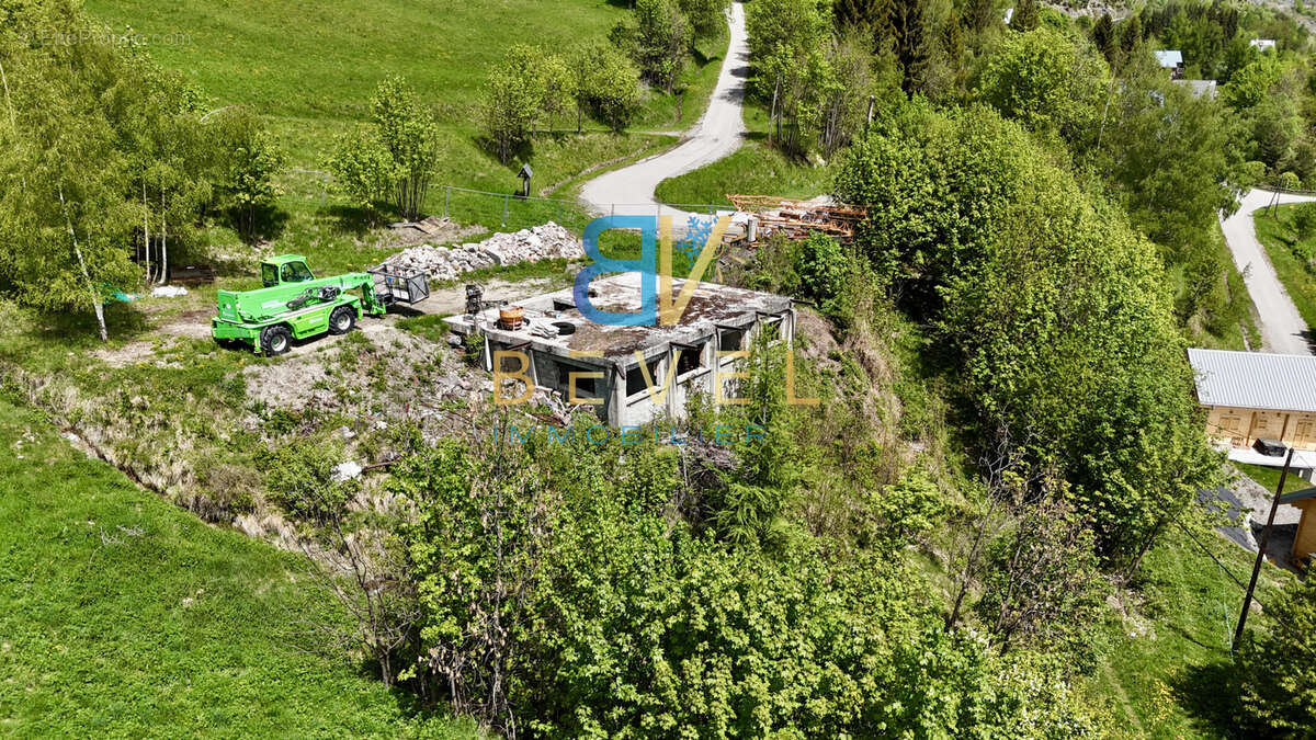 Terrain à JARRIER