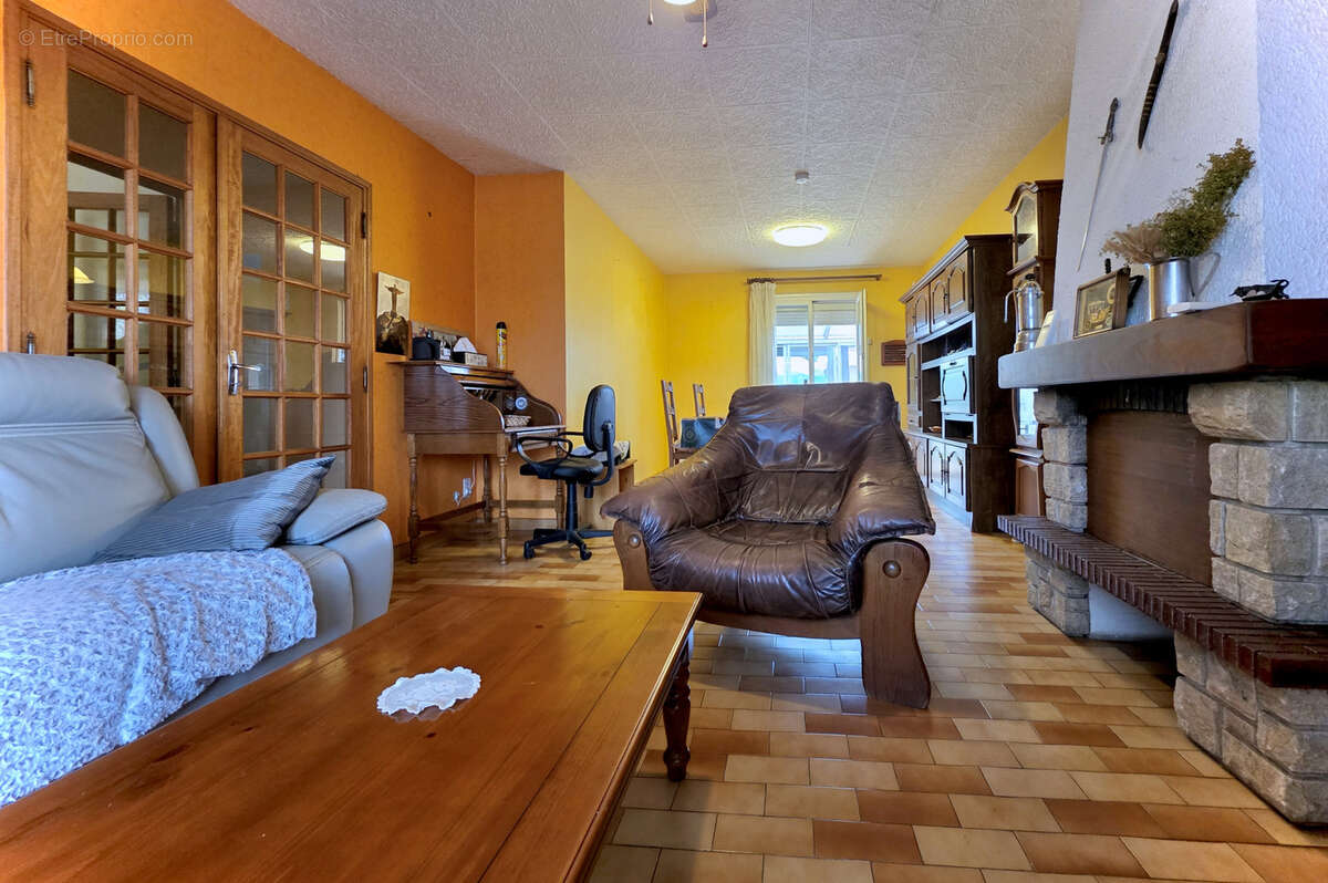 Maison à VIC-LA-GARDIOLE
