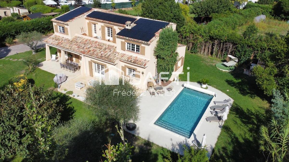 Photo 1 - Maison à LA ROQUETTE-SUR-SIAGNE