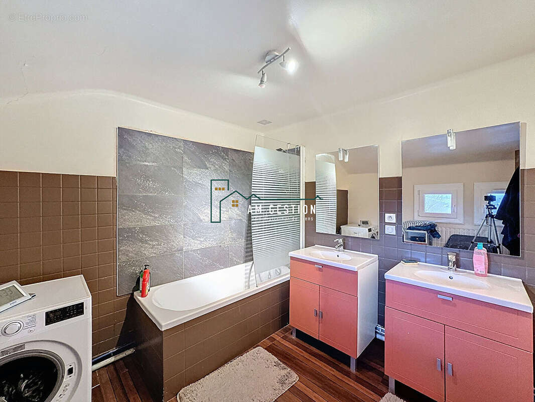 Maison à CHATEAUNEUF-LA-FORET