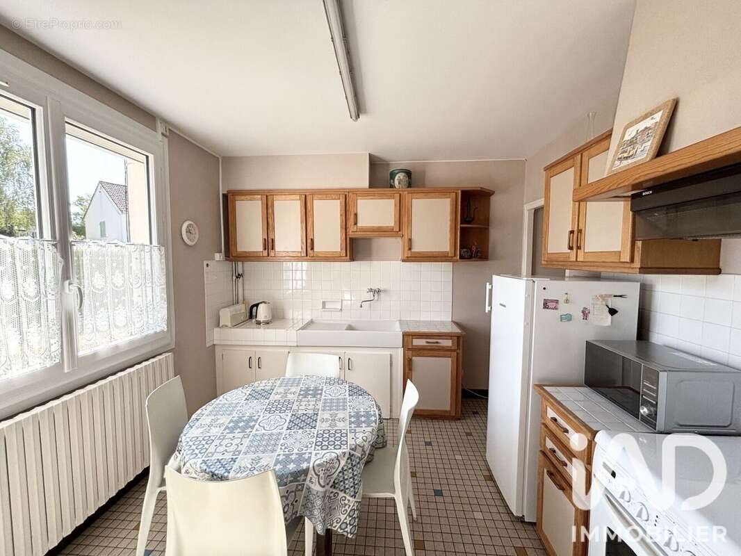 Maison 90 m² à Saint-Gaultier  - photo 2