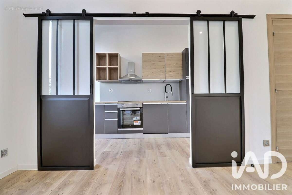 Appartement 76 m² à Marseille-1e  - photo 4