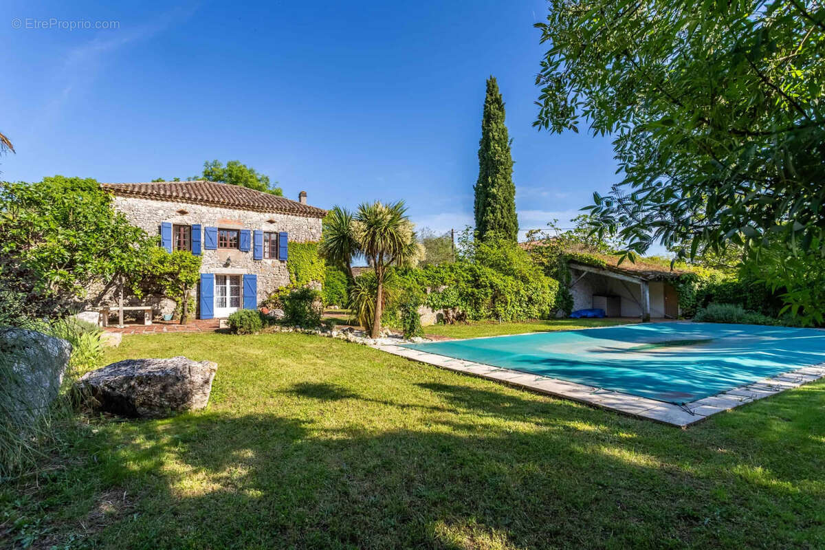 Country house with annexe, pool and land - photo 2