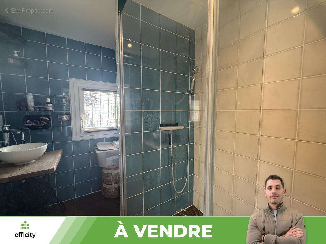 Maison 293 m² à Jaunay-Clan  - photo 8