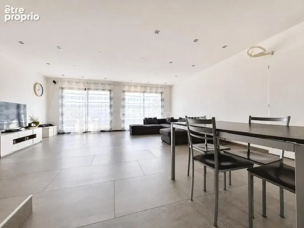 Maison de type T5 sur la commune de Voiron - photo 2