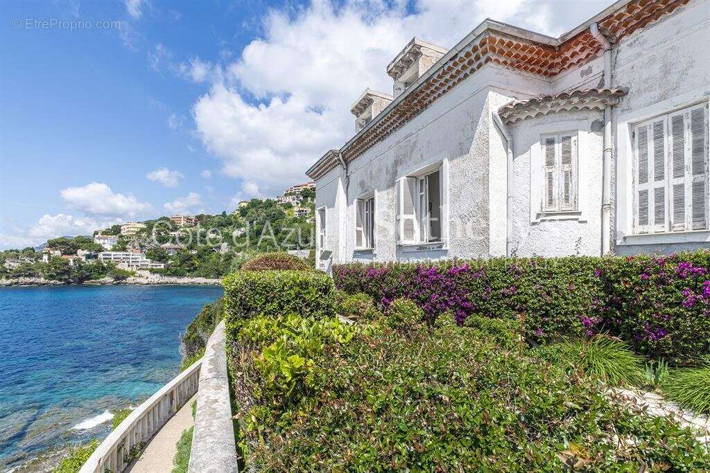 Propriété pieds dans l’eau avec deux maisons à rénover à Cap d’Ail près de Monaco - photo 14