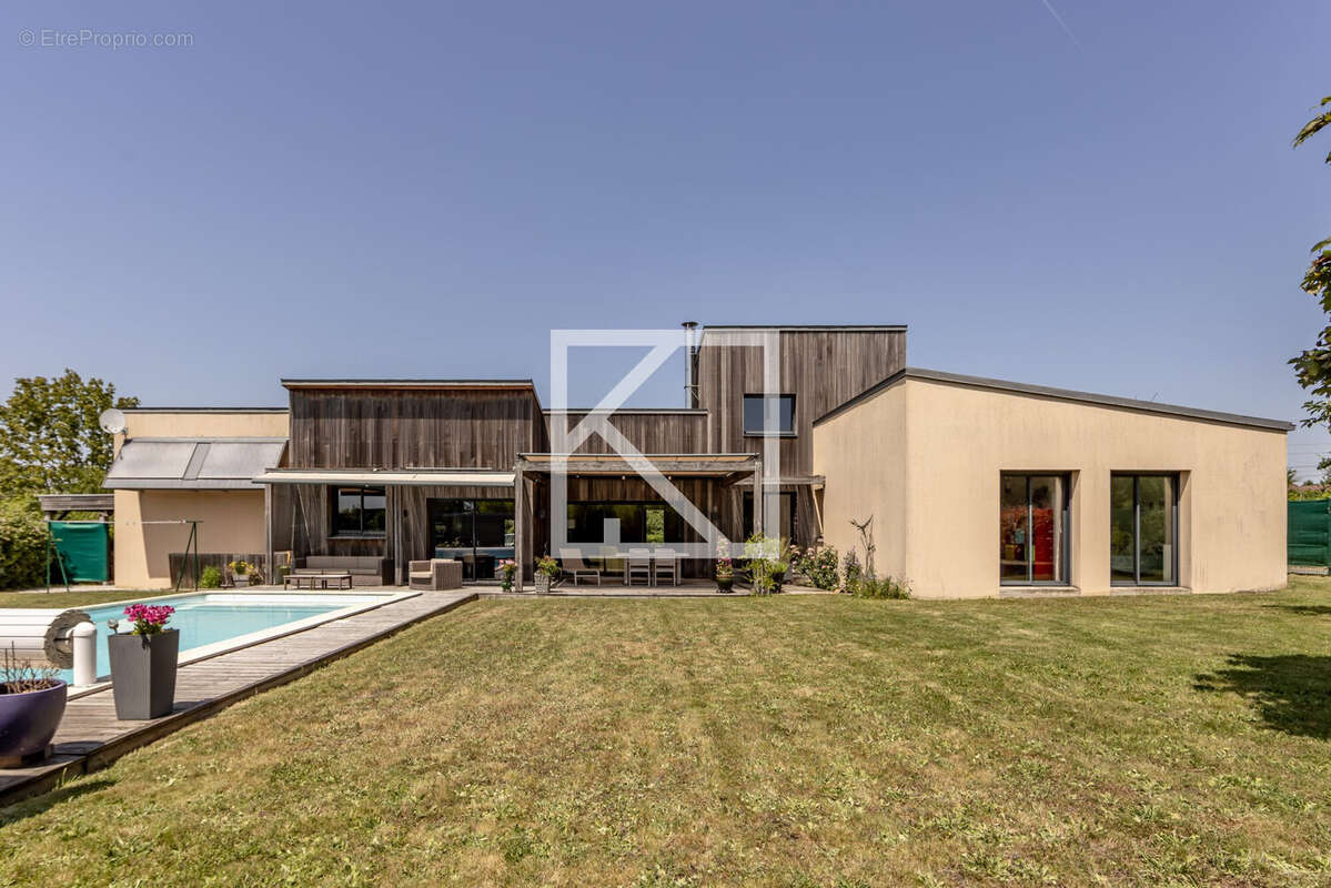 Maison 197 m² à Coulaines  - photo 9