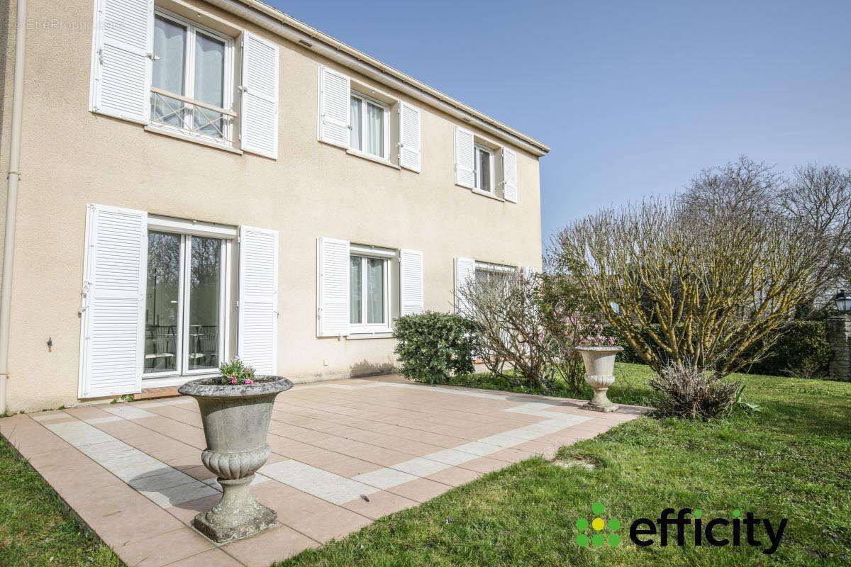 Maison à EPONE
