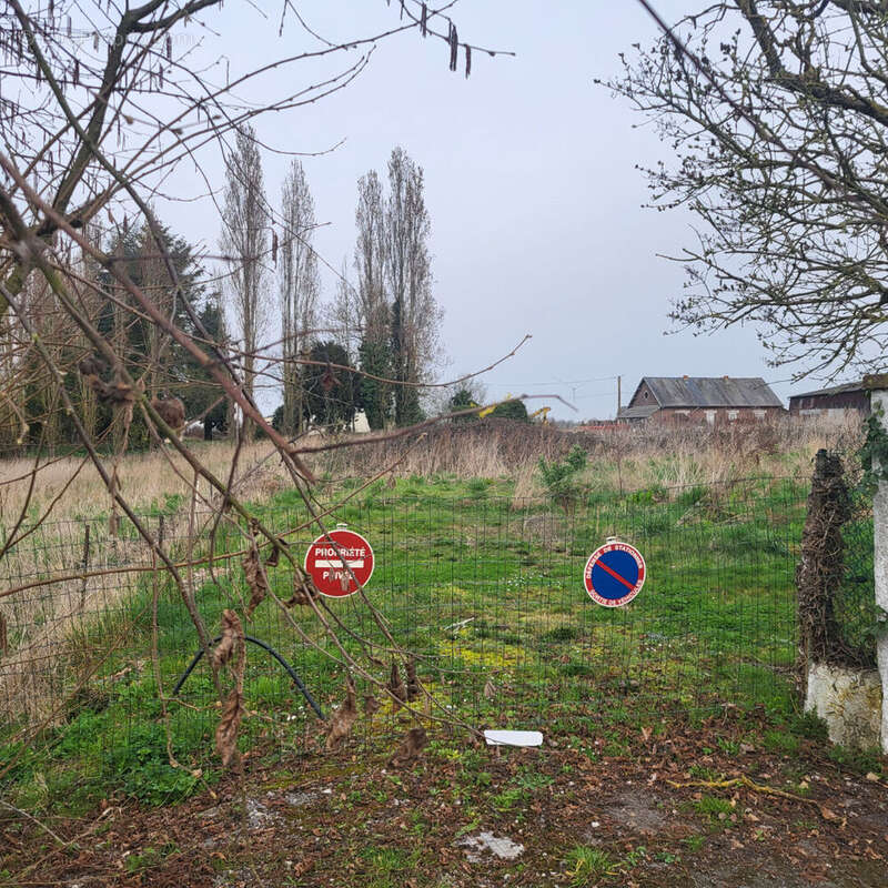 Terrain à CLASTRES