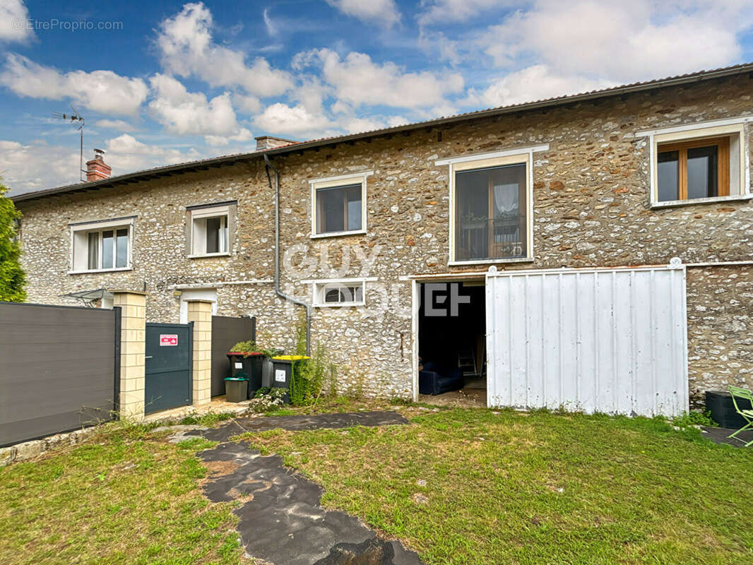 Maison à FONTENAY-TRESIGNY