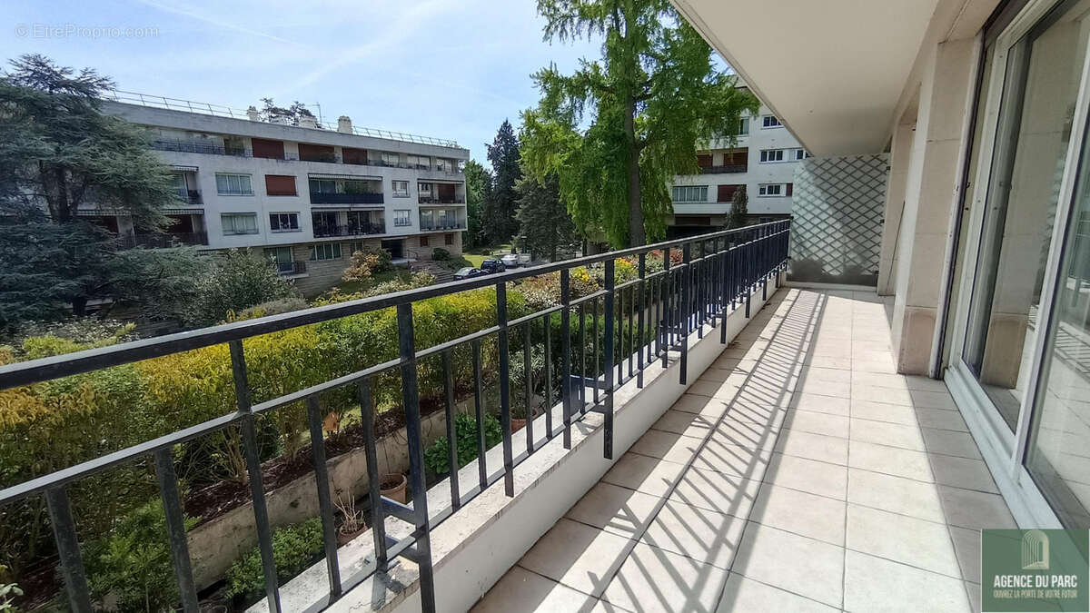 Appartement à VILLE-D'AVRAY