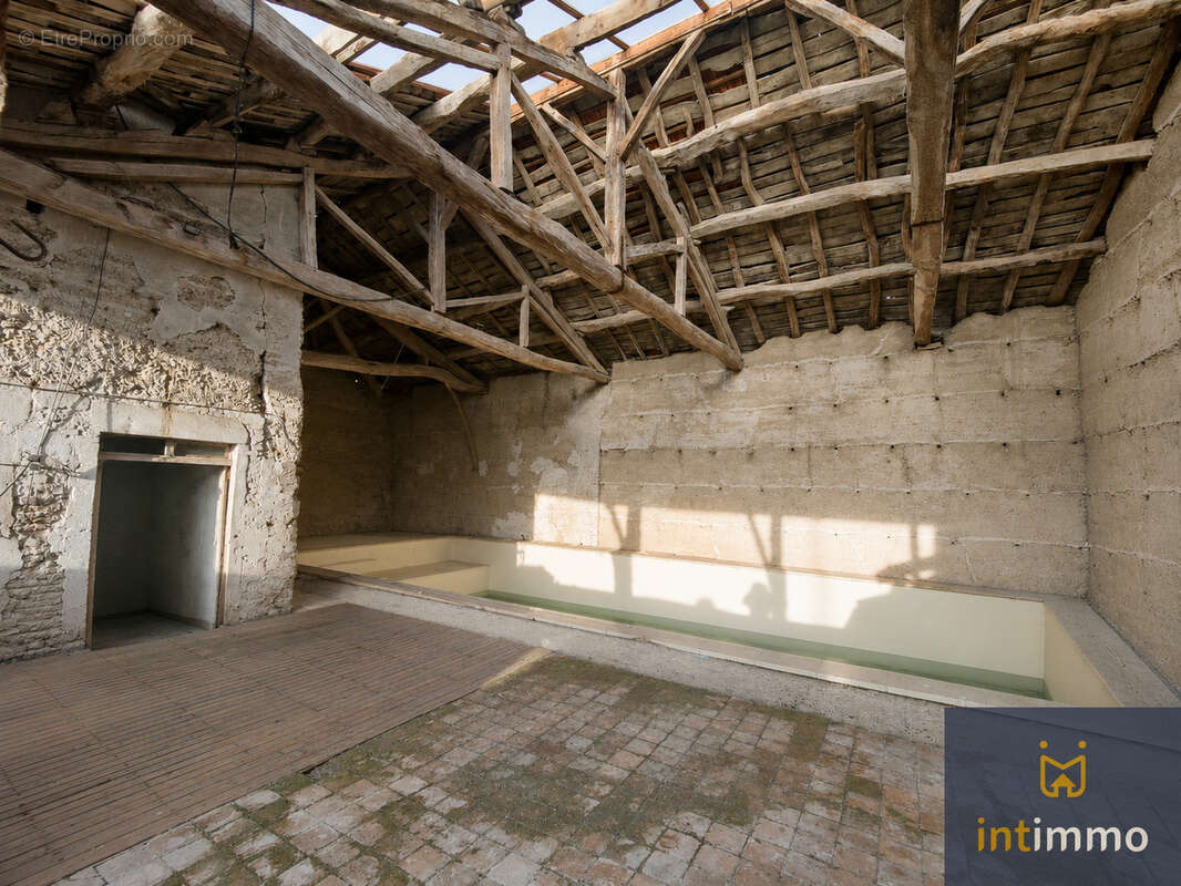 Propriété de caractère avec dépendances, piscine et près de 2,8 hectares de terrain - photo 21