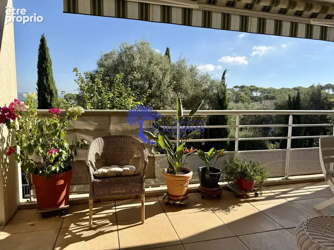 Hyères Costebelle appartement climatisé avec terrasse 25 m2, garage, cave et vue dégagée - Gare/ Almanarre à proximité - photo 3