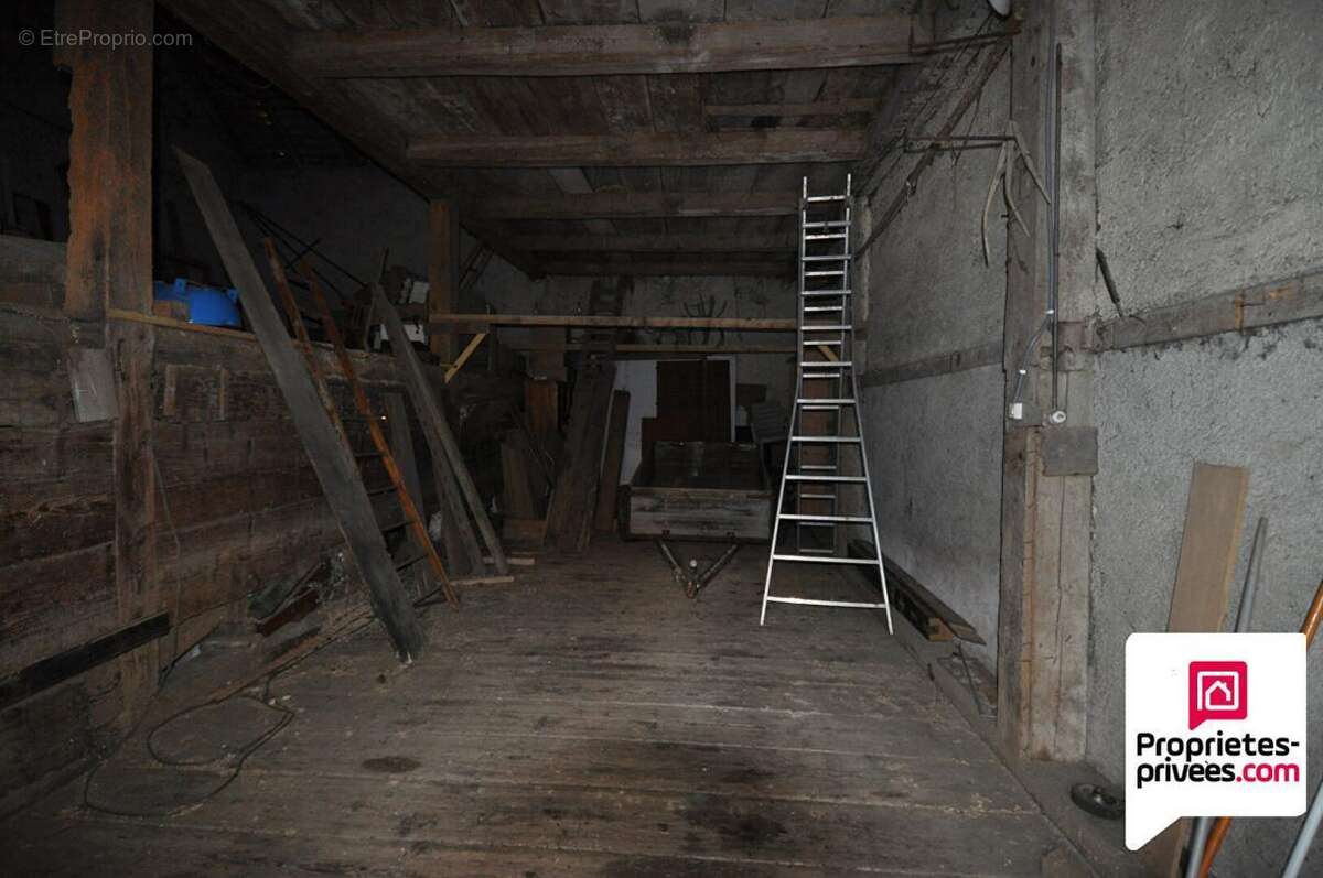 Corps de ferme avec 2 maisons, une grange, prévoir travaux - photo 13