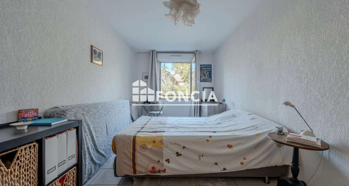 Avignon Intra-Muros : T2 meublé avec terrasse sud-ouest, vue dégagée et garage - photo 4