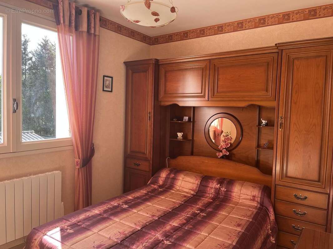 chambre - Maison à LACAPELLE-MARIVAL