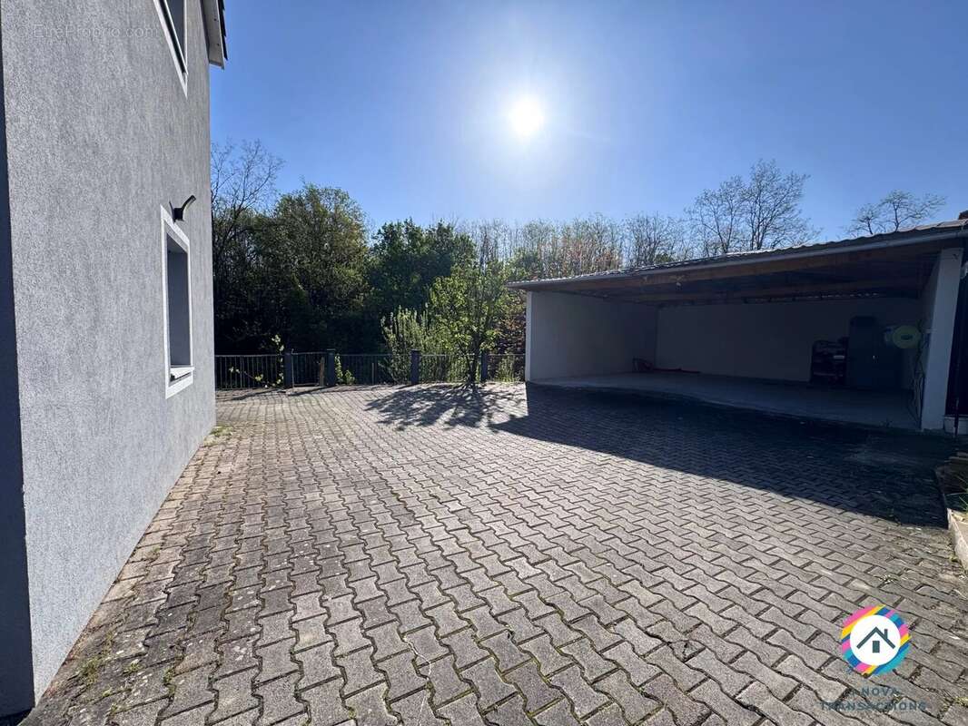 Maison à JASSANS-RIOTTIER