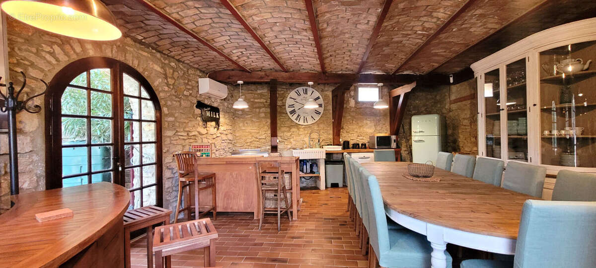 A vendre Mas rénové 5 chambres avec gîte 4 pers et piscine sur 1,5ha de terrain - photo 3