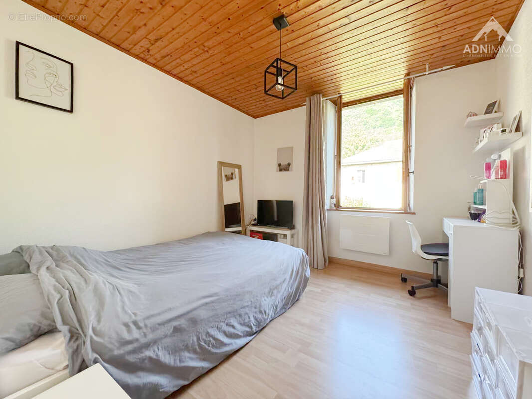 Appartement à COLLONGES