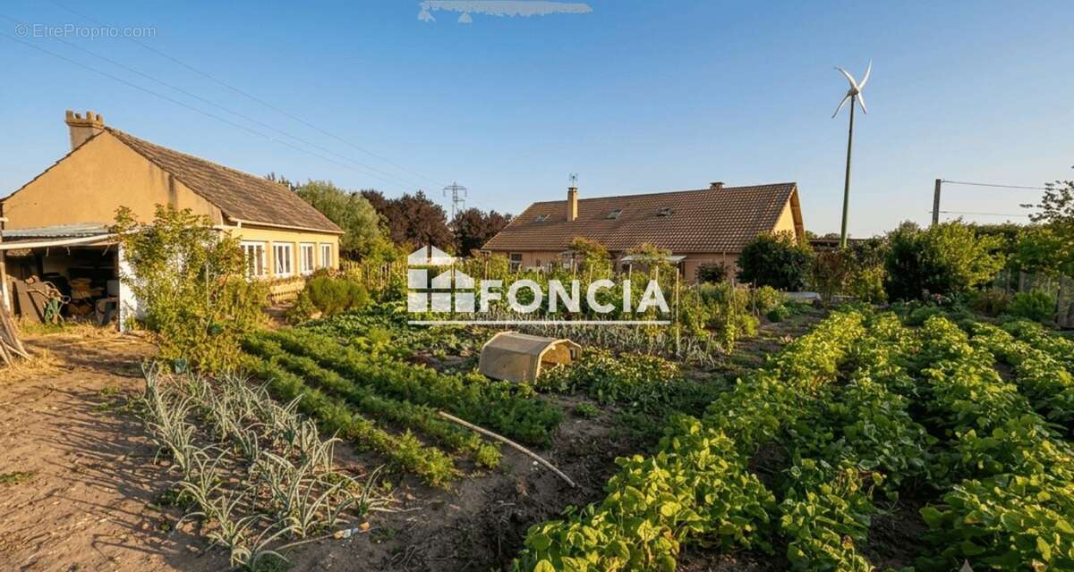 À vendre – Maison familiale avec dépendances et grand terrain à l'entrée du Mans – Changé - photo 9