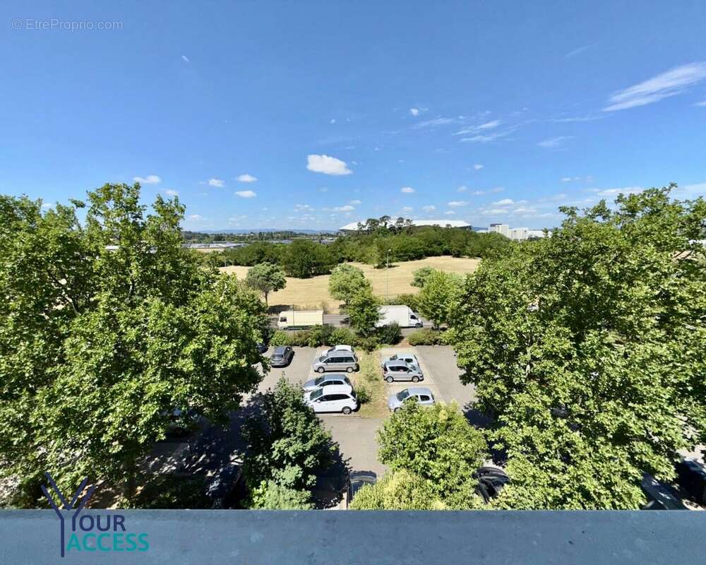 Appartement à MEYZIEU