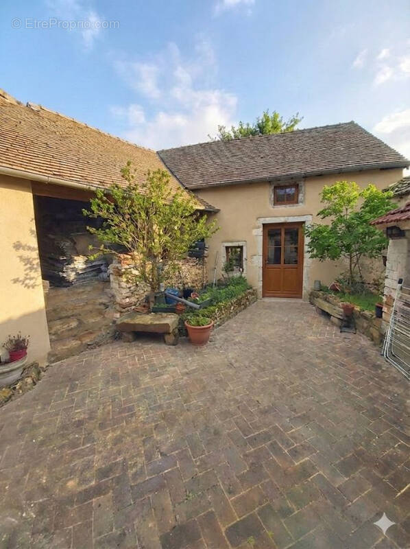 Maison à HOUDAN