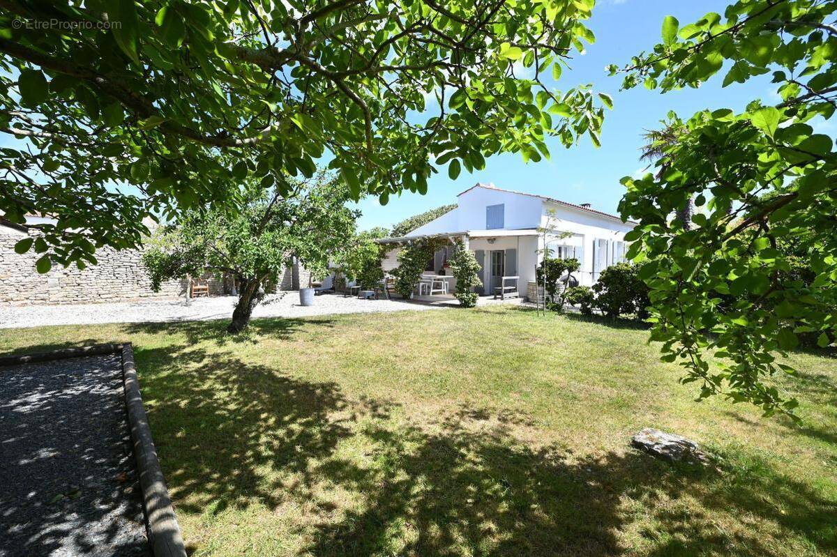 Maison à SAINT-CLEMENT-DES-BALEINES