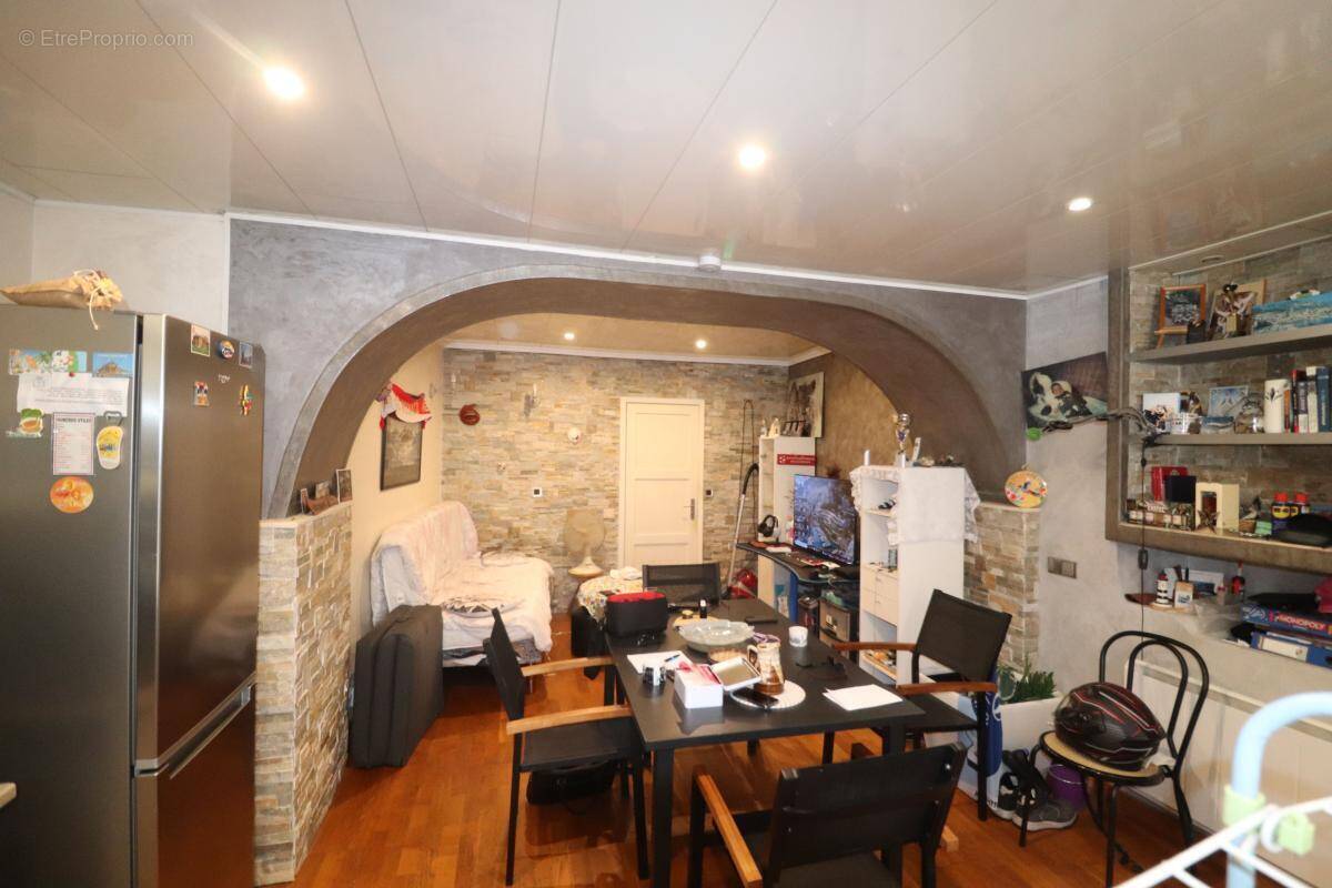 Appartement à L'ESCARENE