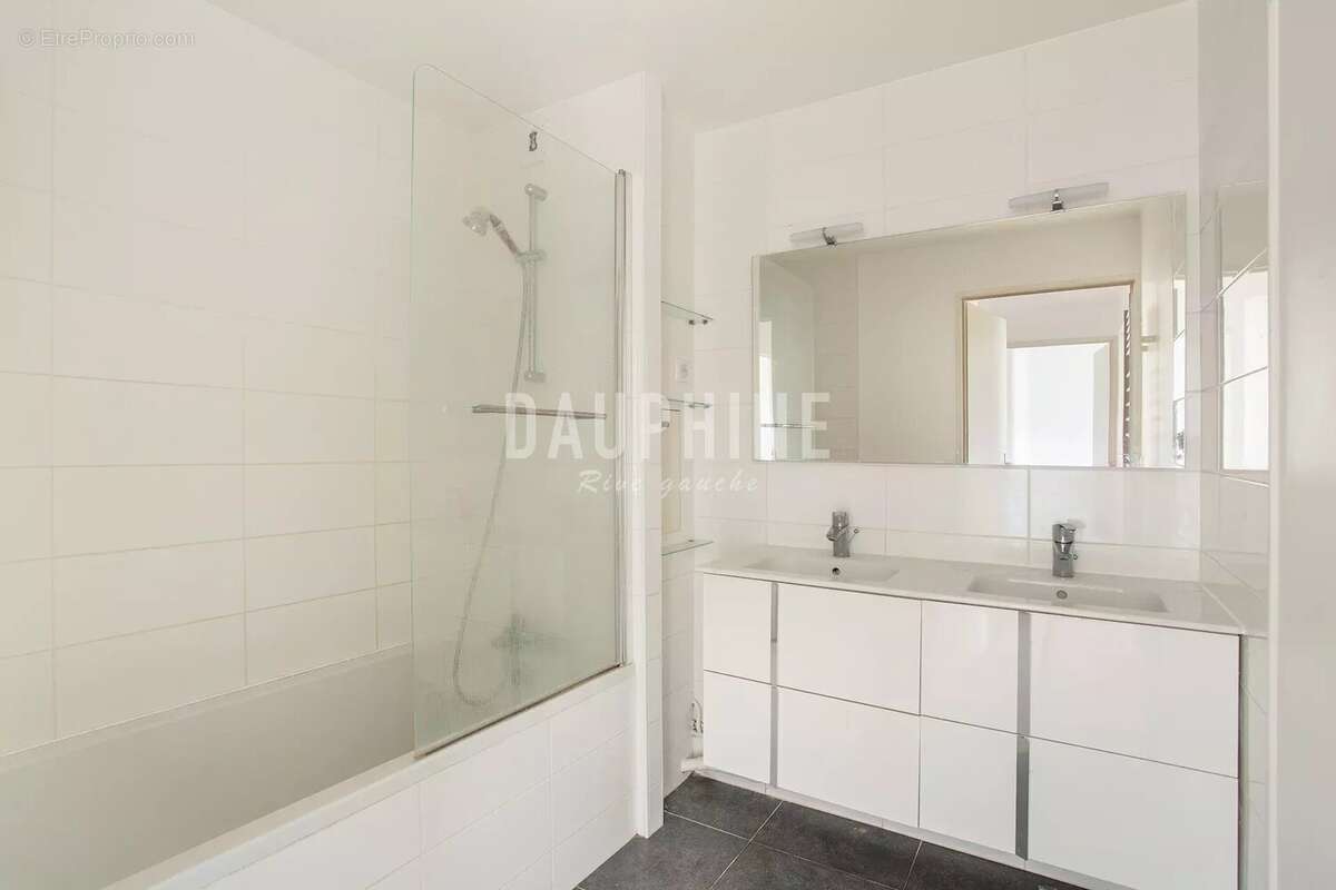Appartement à COURBEVOIE