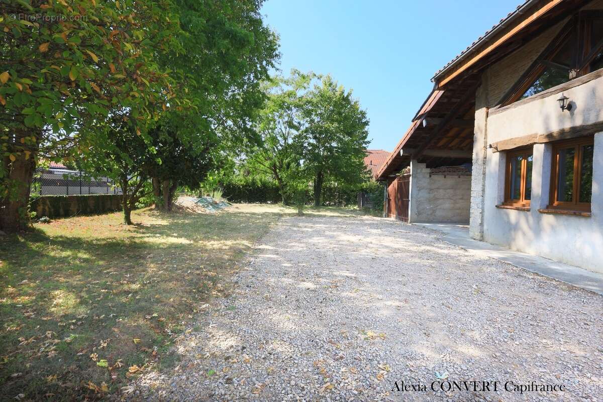 Ferme Rénovée à vendre 6 pièces 249m² SAINT DENIS LES BOURG (01) - photo 7