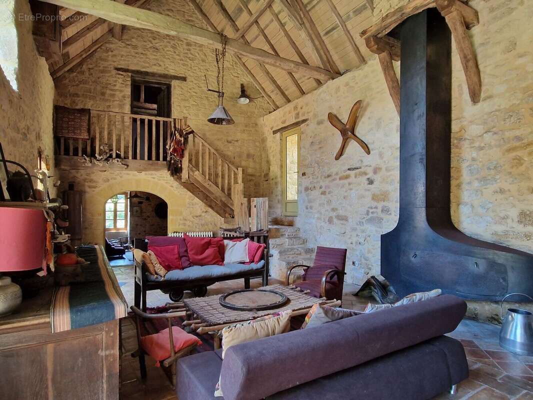 Propriété de charme avec dépendances, piscine et jardin dans un hameau. - photo 14