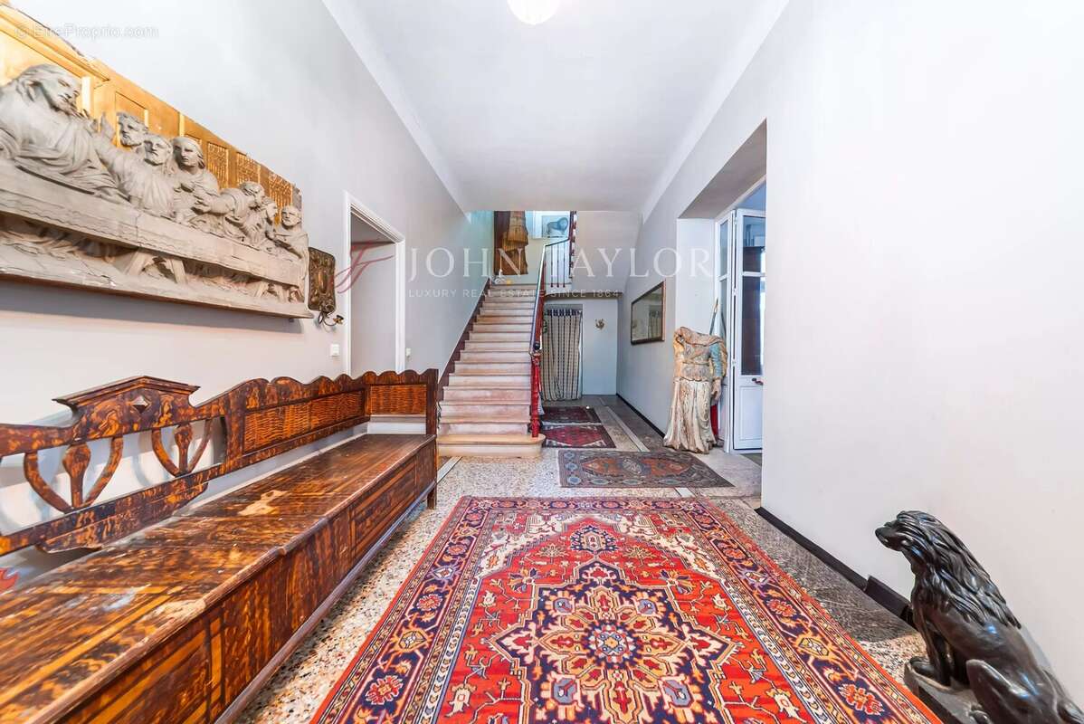 Maison Bourgeoise en plein coeur de village - photo 3