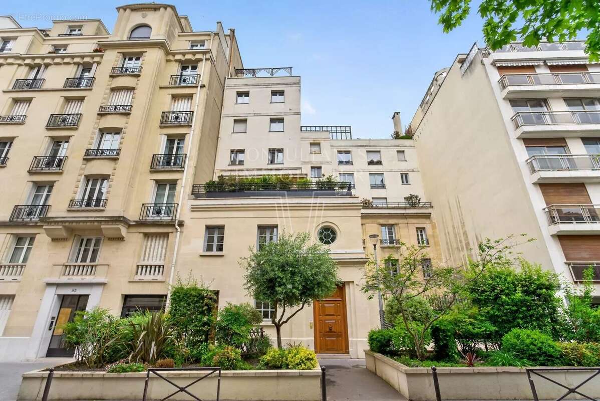 Appartement à PARIS-16E