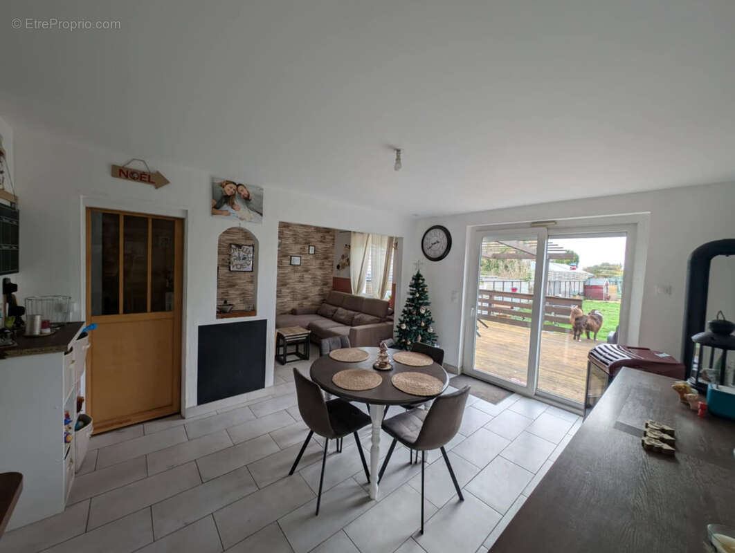 Maison à FLIXECOURT