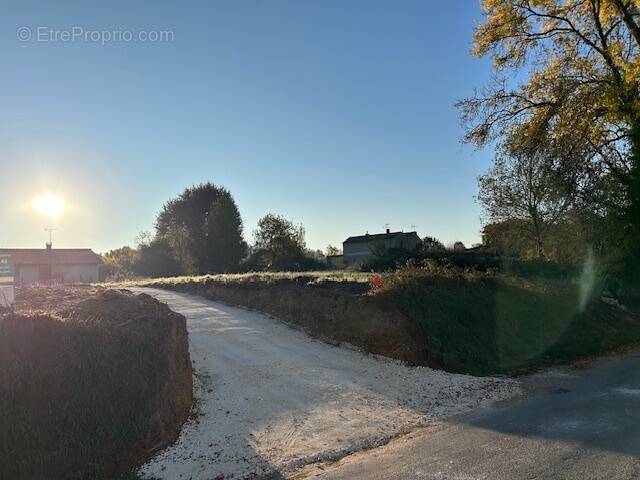 Terrain à SAINT-SULPICE-ET-CAMEYRAC