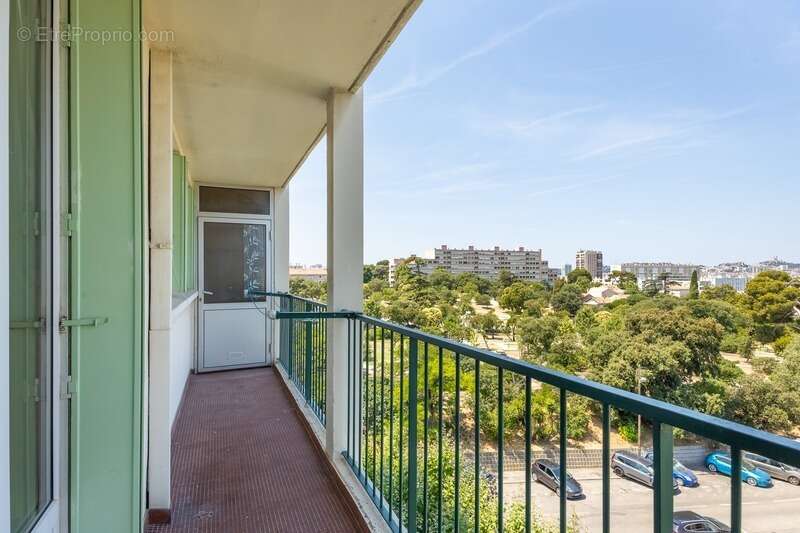*** marseille 10ème… résidence nouveau parc verdillon… vue panoramique sur notre-dame-de-la-garde et les collines… t3/t4 74m² tr - photo 3